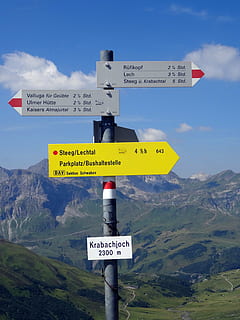 signalisation, panneaux, indication, les chemins, Montagne, L'Autriche, signe, la communication, orientation, écriture occidentale, texte, ciel, information, la nature, journée, panneau d'information, personne, environnement, écriture non occidentale, scénario, chaîne de montagnes, paysages - nature, beauté dans la nature, panneau directionnel, panneau de signalisation, en plein air, 5K, CC0, domaine public, libre de droits