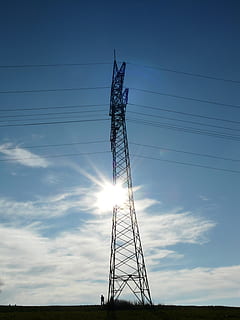 strommast, stâlp, actual, electricitate, fier, turn, clădire, metal, şurub, nit, glandă, grajd, linie de alimentare, cablu, combustibil și generarea de energie electrică, tehnologie, stâlp electric, cer, albastru, putere, comunicare, energie, oţel, echipament, industrie, alimentare electrică, vedere unghiulară joasă, conexiune, nor - cer, natură, nici o persoana, înalt - înalt, zi, camp, în aer liber, lumina soarelui, siluetă, fier - metal, complexitate, Echipament electric, comunicații globale, 2K, CC0, domeniu public, fără drepturi de autor