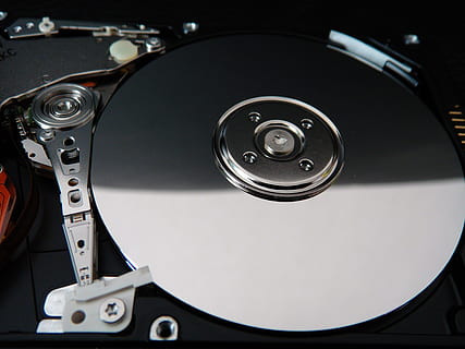 siyah, gümüş kutu, hard disk, depolama, bilgisayar, donanım, depolama aygıtları, disk, cihaz, kapasite, müzik, teknoloji, ekipman, sanat kültürü ve eğlence, kayıt, kompakt disk, bilgisayar bölümü, insansız, parlak, sabit disk, kapatmak, içeriye, metal, sanayi, bilgisayar donanımı, gümüş renkli, daire, stüdyo çekimi, Elektronik endüstrisi, elektrikli ekipman, 2K, CC0, kamu malı, telif ücretsiz