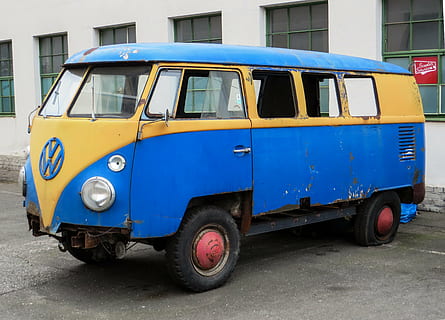 auto, gammel, skrot, rustfri, vw, vw bus, transportform, transportmidler, land køretøj, by, arkitektur, dag, bygning udvendig, stationær, ingen mennesker, bygget struktur, gade, motor køretøj, vej, udendørs, parkering, gul, blå, bil, offentlig transport, skolebus, 4K, CC0, offentligt domæne, royaltyfrie