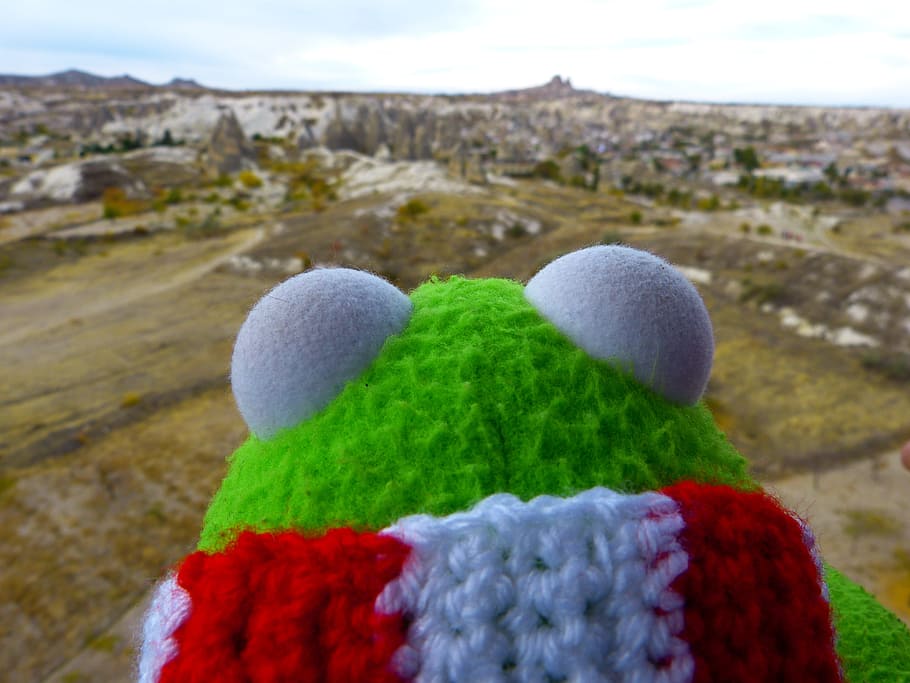 kermit, granota, perspectiva, bona vista, uchisar, toba, llana, primer pla, tèxtil, dia, cap gent, multicolor, barret de punt, art i artesania, barret, roba, guant, creativitat, centrar-se en primer pla, hivern, artesania, maneta, naturalesa, de punt, a l'aire lliure, roba calenta, 4K