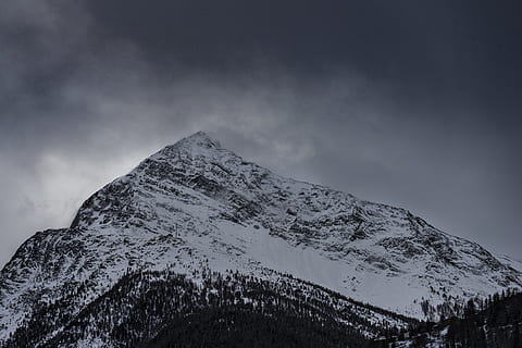 materihorn mountain, elveția, zăpadă acoperită de munte, Munte, acoperit, zăpadă, nor, noros, gri, natură, iarnă, varf de munte, peisaj, scenics, nor - cer, de munte, în aer liber, cer, alb-negru, Cloudscape, nici o persoana, temperatura rece, un munte acoperit de zăpadă, frumusețe în natură, scenice - natura, liniște, o scenă liniștită, mediu inconjurator, scenă non-urbană, furtună, vreme extrema, 4K, CC0, domeniu public, fără drepturi de autor