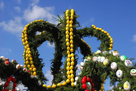 gut ostern, Ostern, Ostereier, Ostertradition, Osterthema, Brauch, Dekoration, Osterei, Himmel, Natur, Pflanze, keine Leute, Feier, Tag, Baum, Urlaub, draußen, Flachwinkelansicht, wolke - himmel, Obst, Lebensmittel, Kreativität, Essen und Trinken, blühende Pflanze, gesundes Essen, Festival, 4K, CC0, gemeinfrei, lizenzfrei