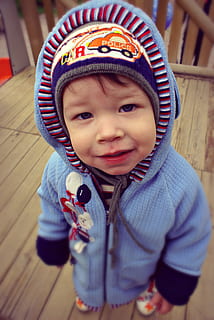 Junge, Kind, Kapuze, Nahansicht, Kindheit, Porträt, Kinder, schön, babes, felix, Wackelkopf, ein süßes Baby, Person, schöne Kinder, Augen, Kinder-, Kinderfotograf, Baby, Kinder fotografieren, Foto, kleines Kind, Lächeln, eine Person, Kleidung, Unschuld, süß, echte Menschen, Hut, Strickmütze, warme Kleidung, Vorderansicht, Fokus auf den Vordergrund, Säuglingsalter, jung, Wegschauen, Winter, suchen, 4K, CC0, gemeinfrei, lizenzfrei