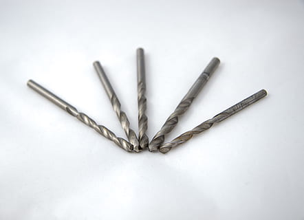 broca, metal, abertura, fio, fatiamento, cortar, cor branca, fundo branco, ninguém, fechar-se, dia, tiro do estúdio, prateado colorido, dentro de casa, ainda vida, grupo de objetos, prata - metal, escolha, cinzento, Cortar fora, três objetos, utensílio de cozinha, visão de alto ângulo, simplicidade, arte e Artesanato, variação, 4K, CC0, domínio público, royalty free