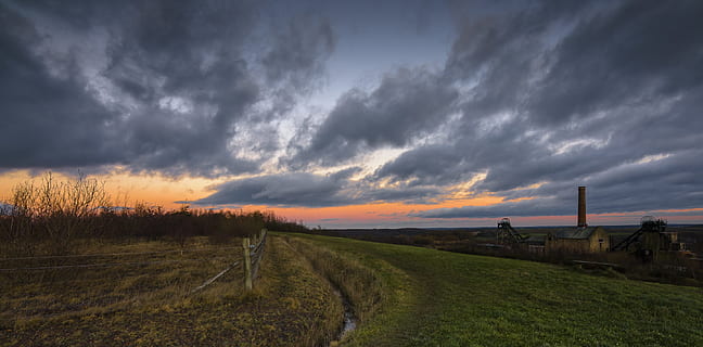 solnedgang, minedrift, industriel, kul, himmel, landskab, sky - himmel, miljø, scenics - natur, vej, jord, natur, skønhed i naturen, Mark, græs, transportmidler, dramatisk himmel, rolig scene, ingen mennesker, landlige scene, horisont, ro, udendørs, 2K, CC0, offentligt domæne, royaltyfrie
