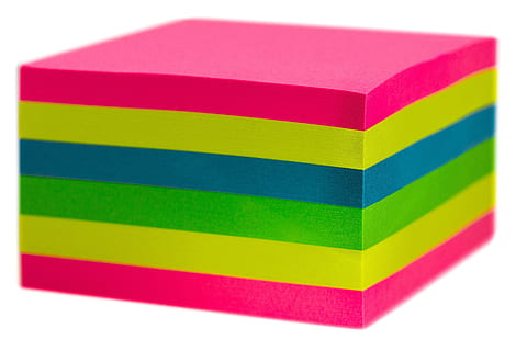 notes adhesives multicolors, publica-ho, nota, llista, notes adhesives, Stickies, nota adhesiva, notes, memo, bloc, Bloc de notes, paper, colorit, bloc d’escriptura, aïllat, tema principal, memòria, oficina, groc, verd, blau, magenta, tancar, macro, foto macro, datailaufnahme, multicolor, joguina, bloc de joguines, disseny, tir de l'estudi, color verd, tallar, forma, forma geomètrica, fons, a l'interior, cap gent, vermell, forma de cub, forma de bloc, fons blanc, pila, primer pla, resum, 5K, CC0, domini públic, lliure de regalies
