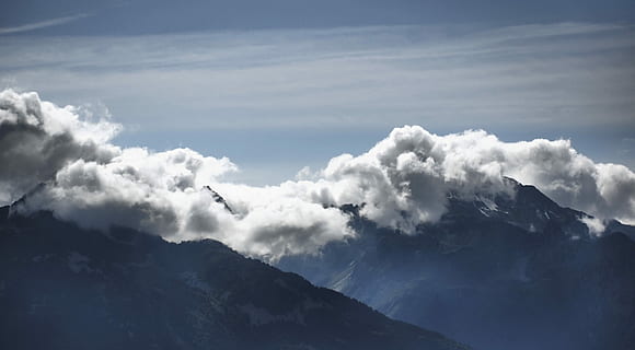 wolken, torenhoog, berg-, bergen, hemel, hoge berg, landschap, bewolkte lucht, natuur, wolk - lucht, cloudscape, weer, witte kleur, scenics - natuur, schoonheid in de natuur, milieu, bergketen, rustige scène, geen mensen, dag, niet-stedelijke scène, kalmte, buitenshuis, panoramisch, ontzag, idyllisch, bergtop, bovenstaande, 4K, CC0, publiek domein, royaltyvrij