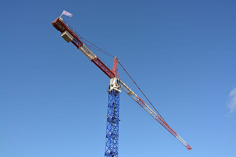 kran, nettstedet, arbeid, løfte~~POS=TRUNC, maskin, bygning, trinser, væpne, arbeidere, utstyr, maskineri, kran - anleggsmaskiner, industri, anleggsbransjen, himmel, byggeplass, utvikling, arkitektur, natur, lav vinkel visning, Konstruksjons-maskineri, dag, ingen folk, blå, kopiere plass, metall, bygget struktur, klar himmel, utendørs, høy - høy, industriellt utstyr, 5K, CC0, offentlig domene, opphavsrett gratis