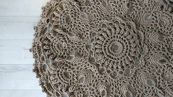 runden, braun, stricken, Textil-, grau, Blumen-, Matte, häkeln, Deckchen, Spitze, Muster, gestrickt, Nahansicht, keine Leute, drinnen, Komplexität, Tag, texturiert, Holz - Material, gestalten, direkt darüber, Kompliziertheit, Stillleben, Bodenbelag, Kreativität, Wandbau - Funktion, Hintergründe, abstrakt, 4K, CC0, gemeinfrei, lizenzfrei