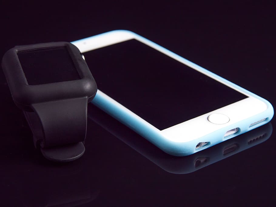 ios, nou, mòbil, Miro, gadget, coixinet, smartphone, veure, temps, tecnologia, smartwatch, editorial, ordinador, negocis, comunicació, istore, itunes, Macintosh, cel·lular, 6, aplicació, marca, telèfon, iphone, interfície, estil de vida, mitjans de comunicació, pantalla, disseny, poma, tauleta, tocar, dispositiu, rellotge, portàtil, més, tancar, intel·ligent, tecnologia sense fils, connexió, telèfon intel·ligent, dispositiu d’informació portàtil, telèfon mòbil, primer pla, portabilitat, cap gent, equipament, a l'interior, equips de telecomunicacions, música, pantalla tàctil, dos objectes, auriculars, fons negre, comunicacions globals, equipament elèctric, Font d'alimentació, 4K