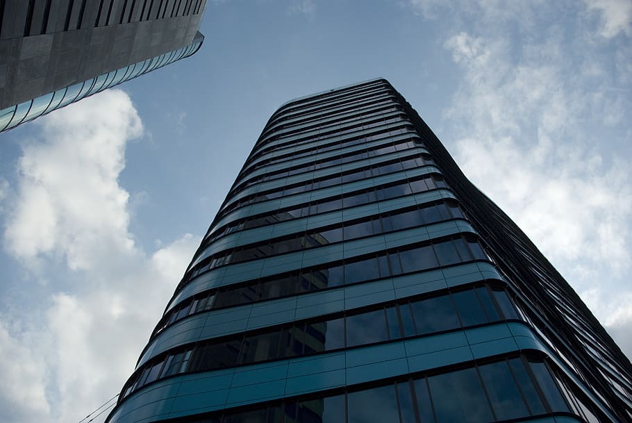 costruzione, alto, Basso, costruire, Torri Gemelle, centro, stazione, azienda, aziende, tempo, Torre, piani, blu, verde, finestra, finestre, parabrezza, architettura, struttura costruita, esterno dell'edificio, Inquadratura dal basso, cielo, edificio per uffici esterno, città, nuvola - cielo, moderno, ufficio, vetro - materiale, grattacielo, alto - alto, riflessione, natura, giorno, nessuno, all'aperto, direttamente sotto, distretto finanziario, 4K
