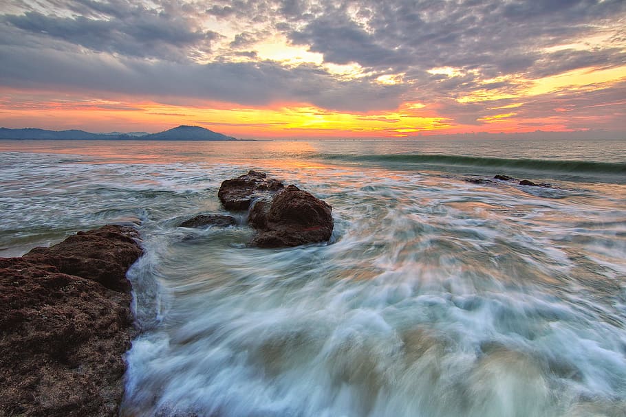 mare, alba, natura, cielo, nuvole, crepuscolo, idilliaco, movimento, oceano, increspature, rocce, panoramico, Schiuma marina, paesaggio marino, tranquillo, acqua, onde, tramonto, bellezza nella natura, scenics - natura, roccia - oggetto, roccia, solido, nuvola - cielo, terra, spiaggia, onda, lunga esposizione, orizzonte sull'acqua, ambiente, sport, nessuno, all'aperto, cielo romantico, 1080P