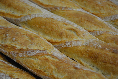 brød, bageri, strøm, mad, mad og drikke, friskhed, indendørs, stilleben, ingen mennesker, fuld ramme, tæt på, bagt, baggrunde, sødt mad, sund kost, høj vinkel visning, overflod, klar til at spise, hjemmelavet, fyldt, italiensk mad, i en række, fransk mad, 5K, CC0, offentligt domæne, royaltyfrie
