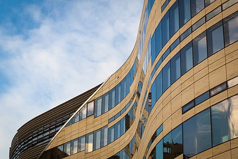 die Architektur, Fassade, Gebäude, Fenster, modern, Himmel, Düsseldorf, Glas, hauswand, Stadt, Hausfassade, städtisch, Häuser Fassaden, Bürogebäude, moderne Architektur, modernes Gebäude, Wolken, Design, schwingen, Wellenform, kö verbeugen, Bogen, Gebäudehülle, Bürogebäude außen, wolke - himmel, gebaute Struktur, Flachwinkelansicht, Glas - Material, Natur, keine Leute, Tag, Büro, draußen, Reflexion, Sonnenlicht, Muster, 4K, CC0, gemeinfrei, lizenzfrei