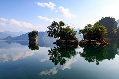 air, refleksi, alam, danau, langit, viet nam, na hang, tuyen quang, ketenangan, pohon, tepi laut, keindahan di alam, adegan yang tenang, menanam, scenics - alam, awan - langit, tidak ada orang, hari, idilis, simetri, adegan non-urban, tujuan wisata, di luar rumah, 4K, CC0, domain publik, bebas royalti