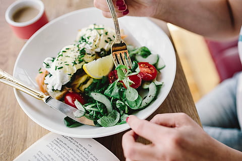 eating, breakfast, reading, book, Woman, female, healthy, meal, salad, food, human Hand, people, vegetable, healthy Eating, adult, food And Drink, one Person, indoors, holding, women, plate, close-up, color Image, healthy Lifestyle, adults Only, unrecognizable Person, freshness, tomato, selective Focus, lunch, only women, one woman only, hand, human body part, wellbeing, table, lifestyles, eating utensil, kitchen utensil, finger, 2K