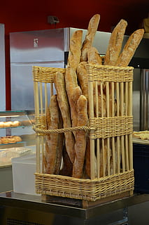 brød, bageri, boulanger, mad, mad og drikke, friskhed, beholder, indendørs, ingen mennesker, stilleben, stegt, kurv, klar til at spise, bord, stor gruppe af objekter, flet, brød brød, friturestegt, tæt på, snack, velvære, træ - materiale, fransk mad, 5K, CC0, offentligt domæne, royaltyfrie