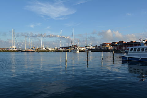 Thyborøn, ท่าเรือ, Danmark, น้ำ, ท้องฟ้า, ริมน้ำ, เรือเดินทะเล, การสะท้อน, ไม่มีคน, การขนส่ง, โหมดการขนส่ง, เมฆ - ท้องฟ้า, ทะเล, ธรรมชาติ, จอดอยู่, วัน, สถาปัตยกรรม, การท่องเที่ยว, กลางแจ้ง, เรือ, เรือใบ, เรือยอชท์, 5K, CC0, โดเมนสาธารณะ, ค่าลิขสิทธิ์ฟรี