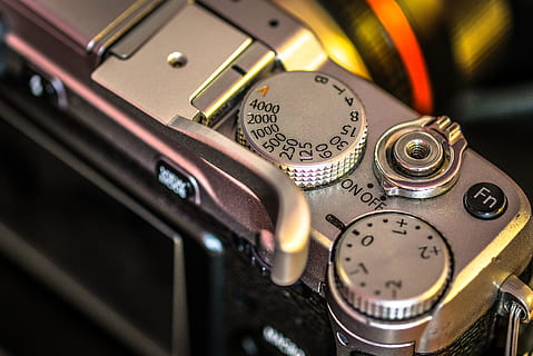 selettivo, fotografia a fuoco, digitale, telecamera, dettaglio, otturatore, macro, film, lente, meccanico, fotografo, macchina, Fujifilm, x-E1, mirrorless, avvicinamento, in casa, nessuno, tecnologia, messa a fuoco selettiva, natura morta, attrezzatura, comunicazione, metallo, tempo, orologio, macchinario, connessione, controllo, parte della macchina, girato in studio, in stile retrò, numero, precisione, orologio da tasca, 4K, CC0, dominio pubblico, privo di copyright