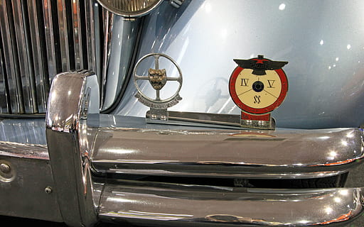 oldtimer, jaguar, kofanger, emblem, gammel, auto, Se detaljer, indendørs, ingen mennesker, metal, retro stylet, tæt på, husholdningsudstyr, stilleben, ur, køkken, tid, håndvask, mad og drikke, hjemlige værelse, vandhane, bord, dag, nostalgi, forretning, stål, sølvfarvet, 4K, CC0, offentligt domæne, royaltyfrie