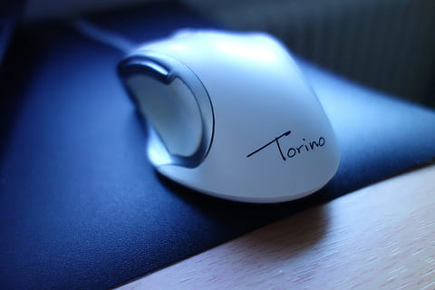 hvid, torino computermus, mus, elektronik, pc tilbehør, hardware, computer, EDP, periphaerie, det, perifer, nøgler, pc, hanen, blå, teknologi, computermus, tekst, computerudstyr, indendørs, tæt på, vestlige script, meddelelse, forbindelse, forretning, bord, trådløs teknologi, ingen mennesker, enkelt objekt, kontrollere, selektiv fokusering, udstyr, trykknap, 5K, CC0, offentligt domæne, royaltyfrie