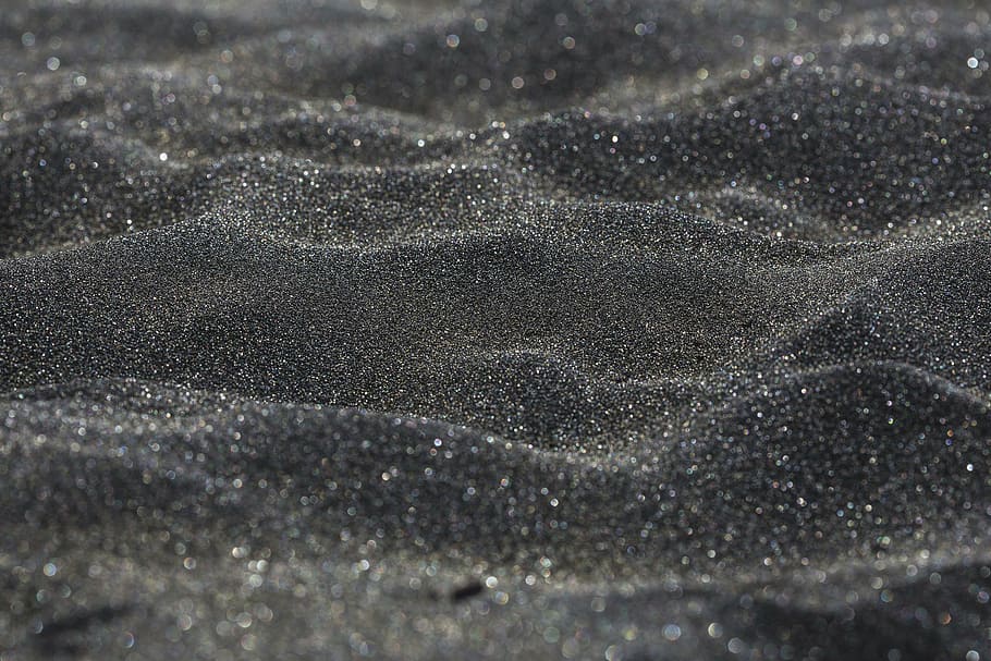 sorra negra, macro, sorra, negre, borrosa, borrós, focus, profunditat, detall, platja, dunes, mar, fons, textura, patró, resum, primer pla, naturalesa, marc complet, cap gent, terra, enfocament selectiu, dia, aigua, bellesa a la natura, a l'aire lliure, tranquil·litat, vista d’angle alt, llum solar, 5K