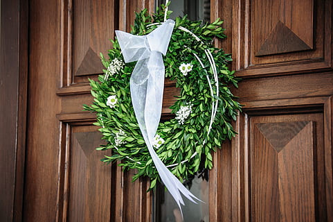 Kranz, Hochzeit, Schleife, heiraten, Hochzeitskranz, Hauseingang, Feier, Ehe, Holz - Material, Kraut, Frische, Lebensmittel, gesundes Essen, Wohlbefinden, Pflanze, Essen und Trinken, Blatt, keine Leute, Petersilie, grüne Farbe, Pflanzenteil, direkt darüber, Natur, drinnen, Zutat, Tabelle, Gemüse, Minzblatt - kulinarisch, 4K, CC0, gemeinfrei, lizenzfrei