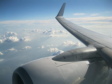 flyve, skyer, fly, højde, får skyer, hvid, luft, luftfartøj, transportform, transportmidler, flyvende, himmel, sky - himmel, flyvinger, rejse, bevægelse, motor, skønhed i naturen, Midt i luften, natur, scenics - natur, ingen mennesker, Flymotor, dag, på farten, udendørs, luftfartsindustrien, 2K, CC0, offentligt domæne, royaltyfrie