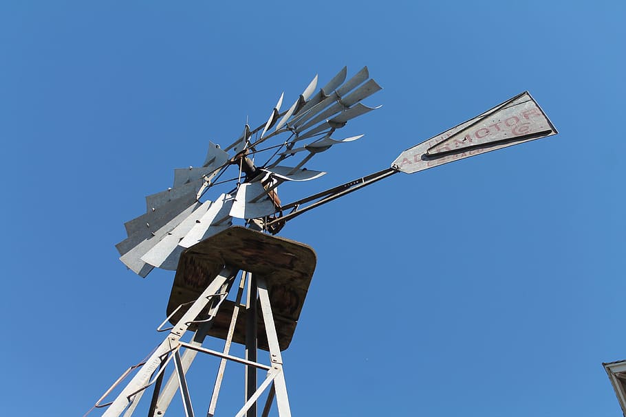 molí de vent, vent, molí, poder, vent, molí, indústria, blau, cel, cap gent, dia, tecnologia, conservació del medi ambient, vista d’angle baix, cel clar, energia renovable, energia alternativa, generació de combustible i energia, turbina, aerogenerador, comunicació, naturalesa, energia eòlica, medi ambient, orientació, direcció, molí de vent tradicional, a l'aire lliure, recursos sostenibles, 4K