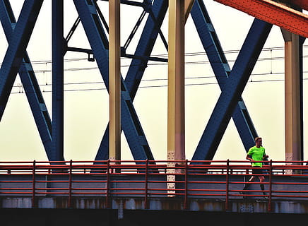 corredor, pont, creus, estructura construïda, arquitectura, metall, connexió, pont - estructura feta per l'home, vista d’angle baix, cap gent, transport, cel, dia, naturalesa, a l'aire lliure, exterior de l'edifici, viga, barana, cel clar, aigua, indústria, columna arquitectònica, acer, aliatge, 4K, CC0, domini públic, lliure de regalies