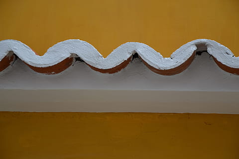 Muster, Welle, Dach, Kante, Rand, Linie, Randbordüre, Rahmen, verschnörkelt, Struktur, Design, Gelb, Studioaufnahme, keine Leute, Nahansicht, Tag, Wandbau - Funktion, weiße Farbe, kopieren sie platz, gebaute Struktur, drinnen, Metall, Text, Vollbild, die Architektur, grau, kalte Temperatur, Kommunikation, 4K, CC0, gemeinfrei, lizenzfrei