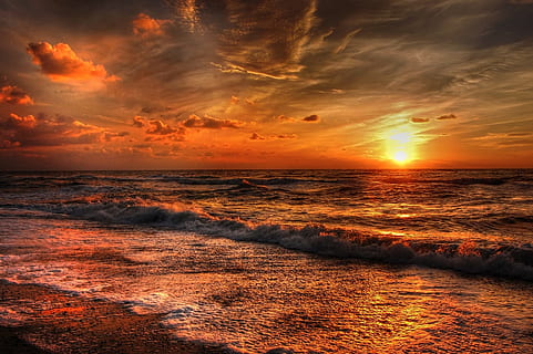 mer, Aube, paysage, la nature, plage, des nuages, côte, océan, en plein air, reflets, le sable, paysage marin, rivage, rive, ciel, Soleil, rayon de soleil, le coucher du soleil, crépuscule, eau, vagues, paysages - nature, beauté dans la nature, horizon, nuage - ciel, horizon au-dessus de l'eau, tranquillité, vague, terre, idyllique, scène tranquille, mouvement, couleur orange, personne, 2K, CC0, domaine public, libre de droits