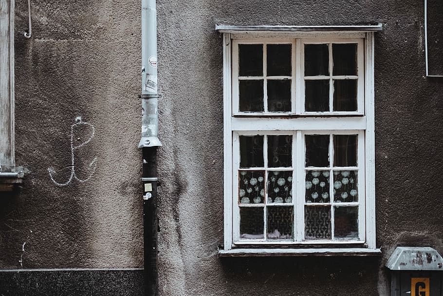 gris, hormigón, casa, blanco, metal, enmarcado, ventanas, de madera, cristal de la ventana, edificio, ventana, tubo, pared, ciudad, exterior del edificio, estructura construida, arquitectura, material de vidrio, nadie, día, Distrito residencial, tubo - tubo, al aire libre, pared - característica de la construcción, transparente, cerrado, temperatura fría, invierno, conexión, marco de la ventana, 5K