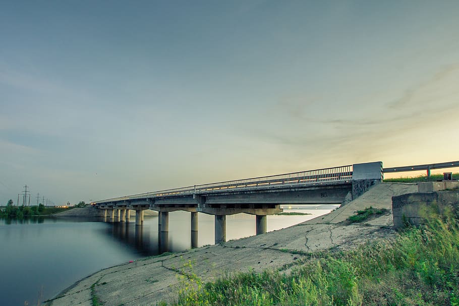 Brücke, Hochwasser, seifig, gebaute Struktur, die Architektur, Brücke - künstliche Struktur, Verbindung, Himmel, Transport, Wasser, Natur, Fluss, wolke - himmel, keine Leute, architektonische Säule, draußen, Eisenbahnbrücke, Reise, Tag, Gebäudehülle, 4K