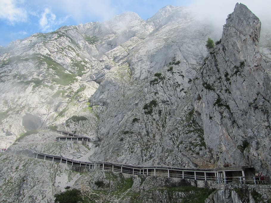 østrig, bjerge, høj, pålægge, tåge, ishule, stige, landskab, natur, vandretur, bjerg, dag, udendørs, ingen mennesker, himmel, bjergkæde, bygget struktur, scenics - natur, arkitektur, skønhed i naturen, klippe, ikke-urbane scene, ro, transportmidler, rolig scene, bro, bro - menneskeskabt struktur, forbindelse, formation, sky - himmel, bjergtop, 4K