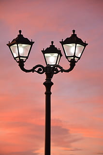lanterne, solnedgang, lys, himmel, 3, lanterner, himmel, 3 lanterne, belysningsudstyr, gadebelysning, belyst, silhuet, elektrisk lys, gade, retro stylet, sky - himmel, orange farve, gaslys, ingen mennesker, lav vinkel visning, natur, antik, metal, udendørs, skumring, elektricitet, elektrisk lampe, smedejern, 5K, CC0, offentligt domæne, royaltyfrie