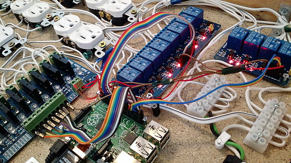 různé barevné obvodové desky, zásuvka detailní fotografie, elektronika, obvodová deska, technologie, obvod, prkno, počítač, čip, základní deska, Hardware, elektřina, elektrické vedení, elektrický, inženýrství, procesor, kabel, elektronický průmysl, vysoký úhel pohledu, složitost, nikdo, spojení, zařízení, velká skupina objektů, vícebarevné, uvnitř, drát, den, průmysl, počítačový čip, stálý život, kov, elektrické zařízení, zdroj napájení, 4K