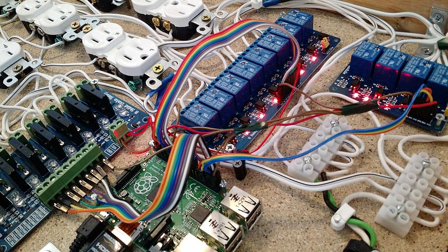 taulers de circuits assortits, foto del primer socket, electrònica, targeta de circuits, tecnologia, circuit, pissarra, ordinador, xip, placa base, maquinari, electricitat, cablejat, elèctric, enginyeria, processador, cable, indústria electrònica, vista d’angle alt, complexitat, cap gent, connexió, equipament, gran grup d'objectes, multicolor, a l'interior, dia, indústria, xip d’ordinador, natura morta, metall, equipament elèctric, Font d'alimentació, 4K