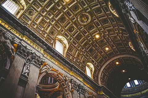 vista dal basso, soffitto, soffitto della moschea, bianco e nero, corridoio, cupola, Cattedrale, arco, architettura, basilica, posto famoso, Chiesa, architettura ed edifici, struttura costruita, Europa, storia, religione, in casa, Inquadratura dal basso, destinazioni di viaggio, ornato, costruzione, il passato, nessuno, credenza, illuminato, spiritualità, caratteristica architettonica, luogo di culto, viaggio, architettura e arte, colonna architettonica, 5K, CC0, dominio pubblico, privo di copyright