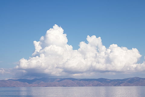 skyer, vann, hav, gresk, øyer, himmel, greske øyer, Hellas, hipster, retro, matt, bleknet, elidesigner, rolig, reise, turisme, fotografering, Middelhavet, Europa, natur, sky - himmel, scenics, skjønnhet i naturen, rolig scene, fjell, ro, naturskjønnhet - natur, blå, dag, ingen folk, utendørs, idylliske, hvit farge, miljø, vannkanten, 1080P, CC0, offentlig domene, opphavsrett gratis