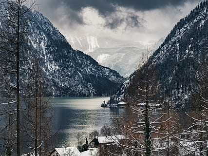 Karosserie, Wasser, umgeben, Berge, Foto, Steinformationen, Berg, Wolke, Baum, See, Schnee, Tal, Schlucht, Haus, Hotel, Chalet, Seeufer, Wald, Rock, Himmel, Winter, Szenen - Natur, wolke - himmel, Schönheit in der Natur, kalte Temperatur, ruhige Szene, Natur, Nicht-städtische Szene, Ruhe, Gebirge, Pflanze, Umgebung, keine Leute, draußen, schneebedeckter Berg, 4K, CC0, gemeinfrei, lizenzfrei