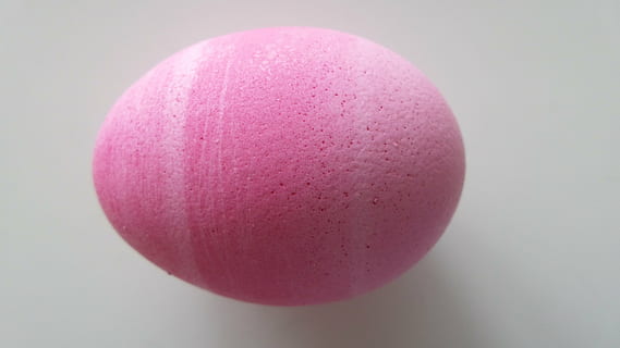 påske, rosa, egg, vår, ferie, dekorasjon, farge, fargerik, feiring, tradisjonell, festlig, sesong, dekorative, april, mat og Drikke, mat, studio skudd, rosa farge, nærbilde, enkelt objekt, søt mat, ingen folk, påskeegg, innendørs, friskhet, frukt, søt, spise sunt, velvære, stilleben, lilla, fristelse, 4K, CC0, offentlig domene, opphavsrett gratis