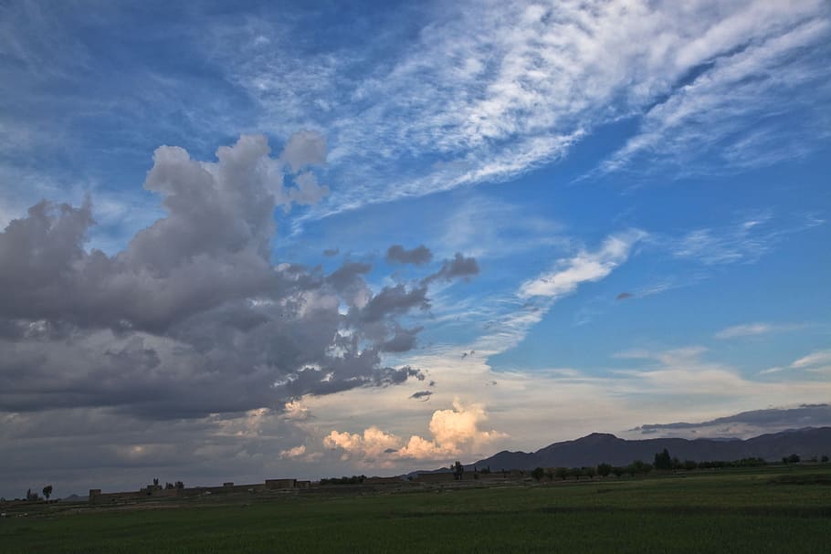 cirrus debesys, dangus, debesys, mėlyna, oras, cirrus, meteo, Afganistanas, scenos, pobūdį, grožis gamtoje, debesis - dangus, lauke, vaizdai - gamta, aplinką, kraštovaizdį, ramybė, ramioje scenoje, žemės, ne miesto scenoje, nėra žmonių, saulėlydis, idiliškas, augalų, dieną, kaimo scenoje, žolė, 5K