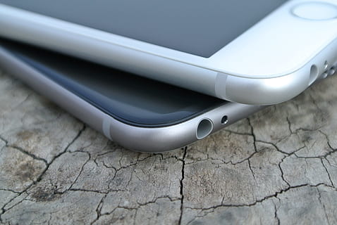 iphone 6, elma, ios, ios 8,, seyyar, iphone 6, elma, iphone, ios 8, telefon, cep telefonu, hücresel, teknoloji, akıllı telefon, alüminyum, gümüş, metal, uzay grisi, Dokunmatik kimlik, madeni, parlak, a8, kapatmak, araba, Motorlu araç, ulaşım modu, aşırı yakın çekim, taşımacılık, insansız, modern, döşeme, açık havada, tekerlek, çatlamış, gün, iklim, tek nesne, ekipman, yüzey seviyesi, gümüş renkli, temiz, 4K, CC0, kamu malı, telif ücretsiz