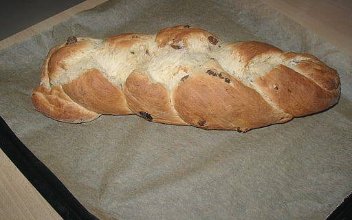 razinų pynimas, razinų duona, duona, kepti, naminis, valgyti, maisto, kepiniai, šviežumas, Maistas ir gėrimai, aukšto kampo vaizdas, patalpose, natiurmortas, duonos kepalas, nėra žmonių, lentelė, Iš arti, gerovę, sveika mityba, pasiruošęs valgyti, prancūziškas maistas, kepimo duona, ruda, saugoti, pusryčiai, 1080P, CC0, Viešasis domenas, nemokamai
