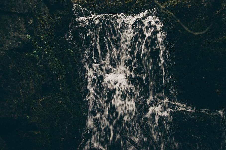 foto em tons de cinza, cascata, frio, angra, Sombrio, meio Ambiente, exploração, quedas, espuma, floresta, rochas cobertas de musgo, natureza, ao ar livre, rio, Rocha, esguicho, corrente, viagem, agua, movimento, Exposição longa, ninguém, dia, pulverização, água corrente, scenics - natureza, beleza na natureza, movimento borrado, árvore, salpicos, mar, fluindo, poder na natureza, terra, queda d'água, 5K