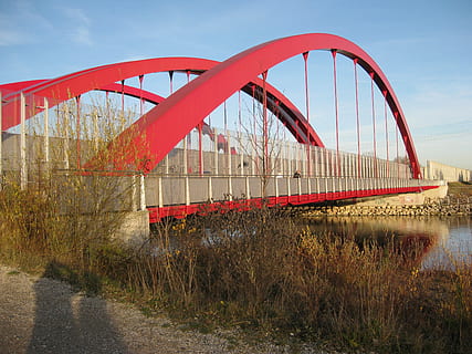 pont, arquitectura, riu, aigua, vermell, Alemanya, gersthofen, carretera, pont - estructura feta per l'home, cel, a l'aire lliure, núvol - cel, dia, transport, estructura construïda, naturalesa, planta, connexió, cap gent, herba, transport per ferrocarril, camp, arc, pont d’arc, 2K, CC0, domini públic, lliure de regalies