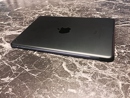 ipad, elma, ios, insansız, yüksek açılı görünüş, gün, natürmort, kapatmak, açık havada, teknoloji, kablosuz teknoloji, doğrudan yukarıda, Güneş ışığı, doğa, Desen, iletişim, tek nesne, metal, yansıma, bağ, akıllı telefon, siyah renk, 2K, CC0, kamu malı, telif ücretsiz