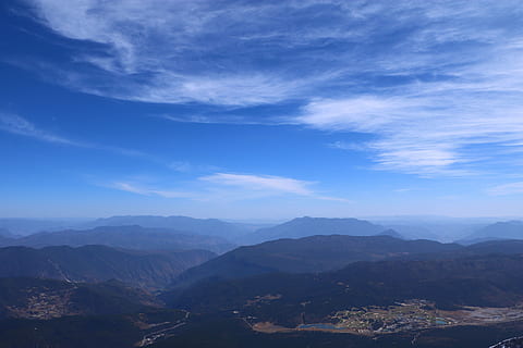 montagne, blu, cielo, cielo blu, montagna, nube, valle, natura, horizonte, ceu azul, montanha, montagna nebbiosa, sereno, nuvola di giunco, scenics - natura, catena montuosa, bellezza nella natura, nuvola - cielo, scena tranquilla, ambiente, la tranquillità, paesaggio, scena non urbana, nessuno, idilliaco, giorno, a distanza, all'aperto, luce del sole, vista dall'alto, picco di montagna, 5K, CC0, dominio pubblico, privo di copyright